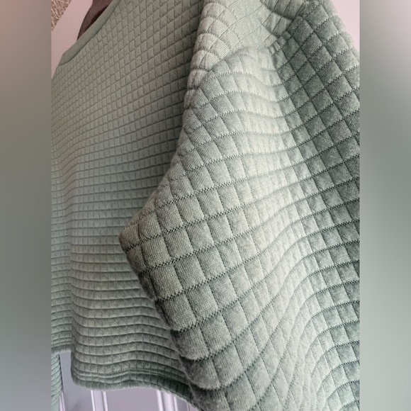 Cropped Long Sleeve Pullover - Picture 5 of 5